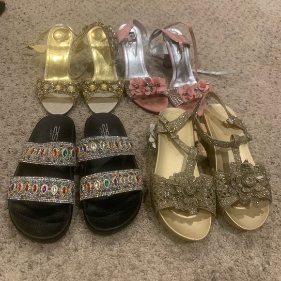 Women 4 pair shoes - Picture 2 of 7